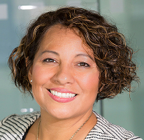 Claire Ashford, responsable conformité en réglementation financière, portrait